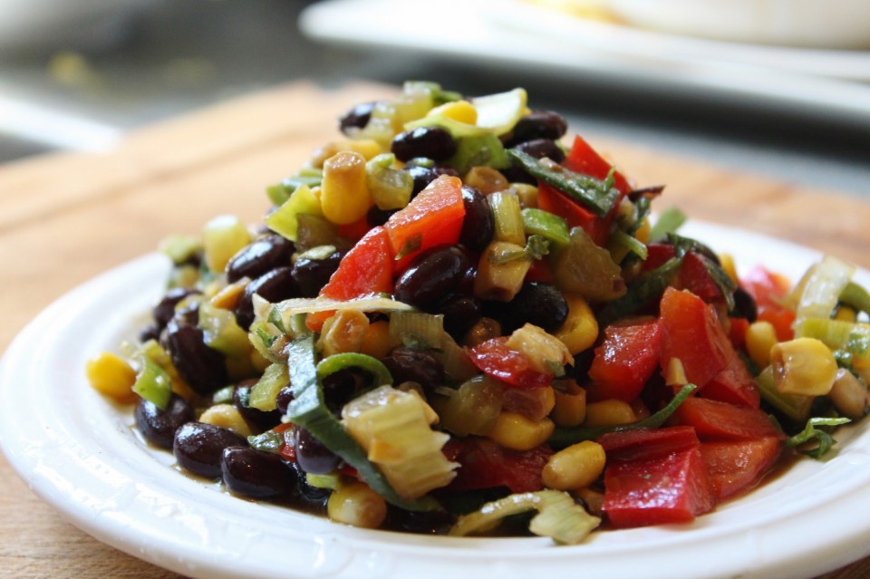 salade de mais et haricots noirs vegan bailey (1400x933)
